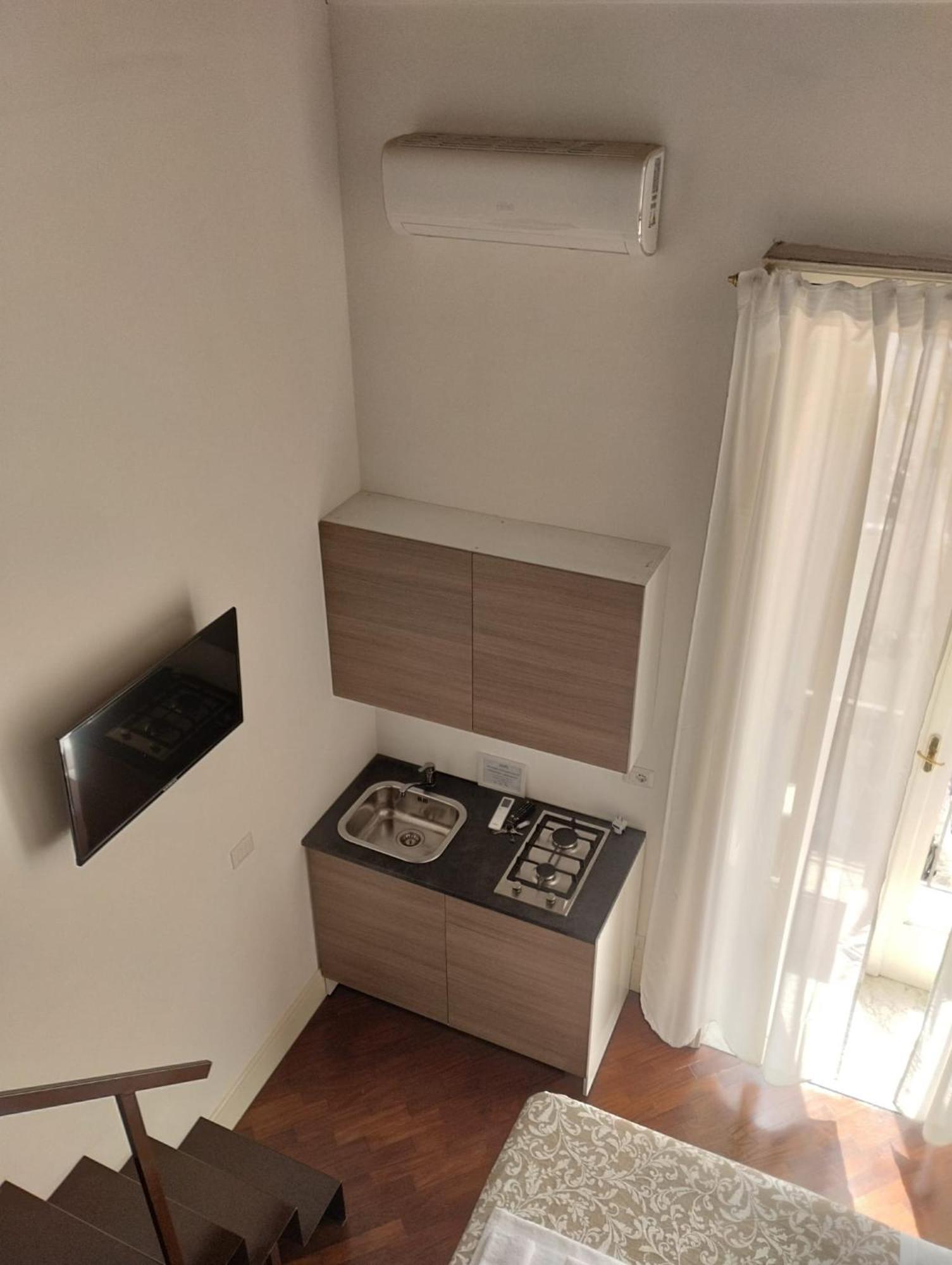 Residence E Appartamenti Cavallerizza Неаполь Екстер'єр фото
