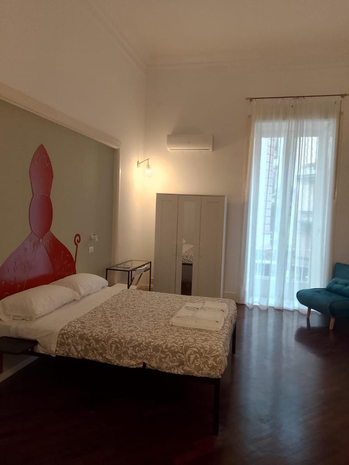 Residence E Appartamenti Cavallerizza Неаполь Екстер'єр фото
