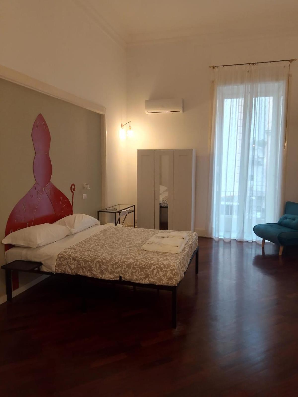 Residence E Appartamenti Cavallerizza Неаполь Екстер'єр фото