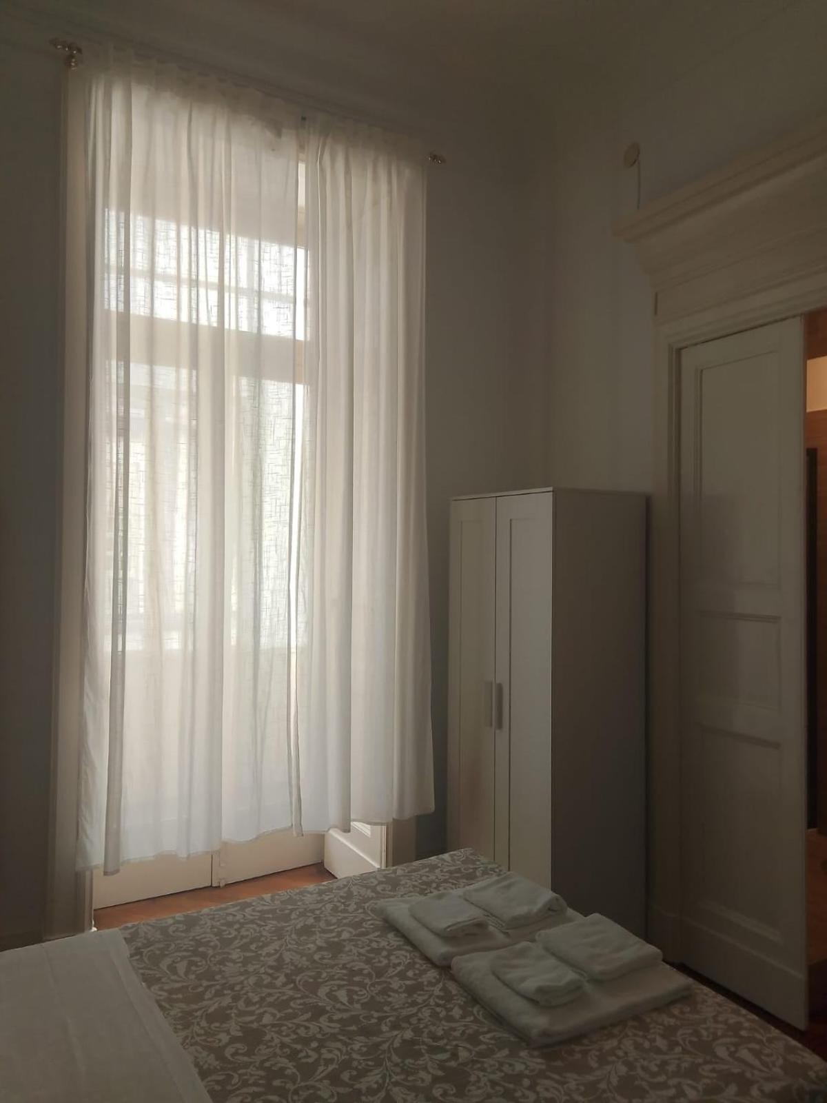 Residence E Appartamenti Cavallerizza Неаполь Екстер'єр фото