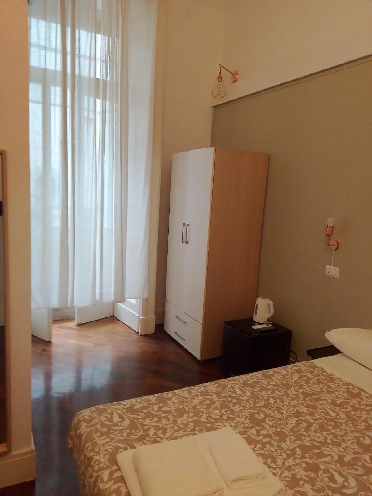 Residence E Appartamenti Cavallerizza Неаполь Екстер'єр фото